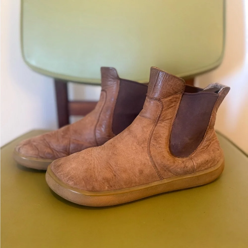 **SOLD** Be Lenka Entice Barefoot Chelsea Boots - 38EU - Picture 1 of 3